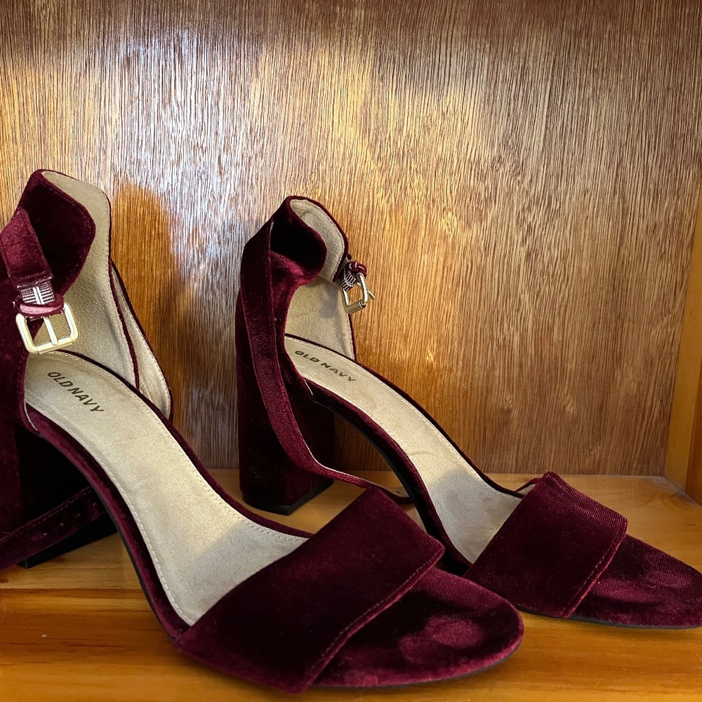 Old Navy Velvet Chunky Heels, Burgundy, Size 10 with Matching Crossbody Bag